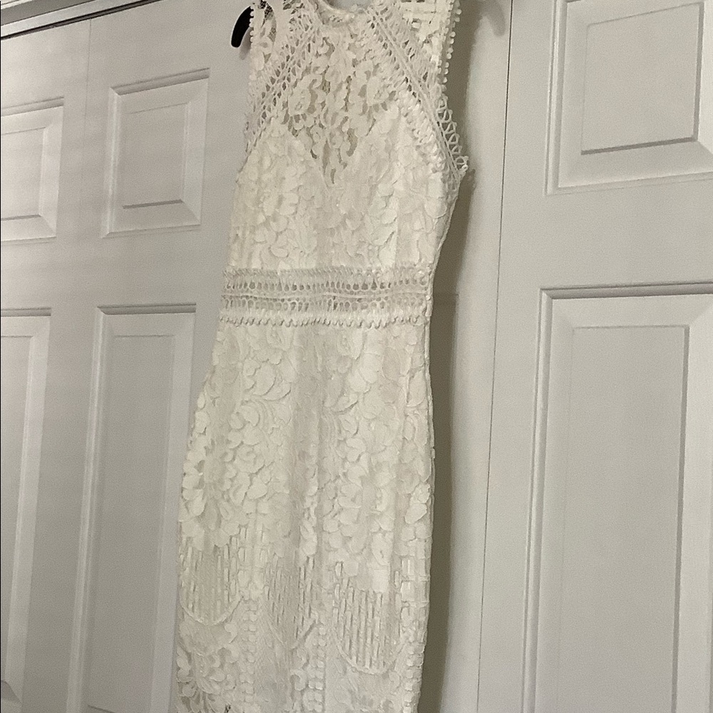 NWT White Lace Dress by Main Strip. Size Large